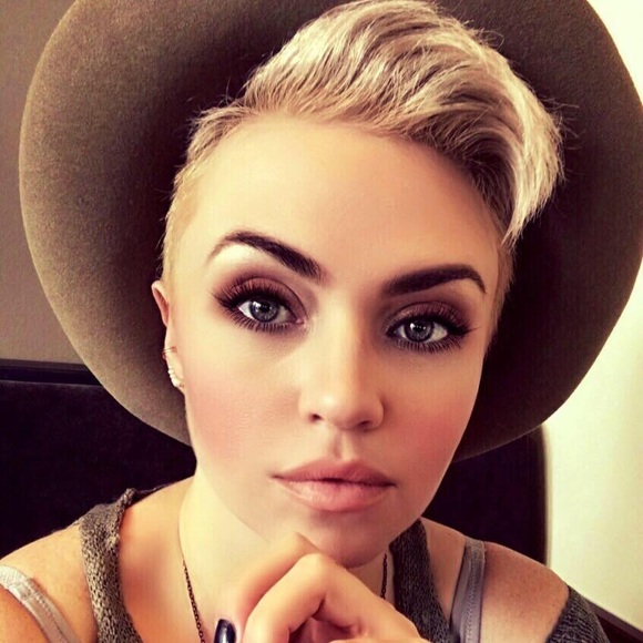 Meet your Posher, Brit - Picture 7 of 8